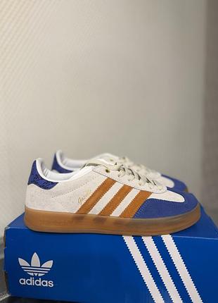 Кросівки жіночі adidas gazelle indoor cream white blue orange