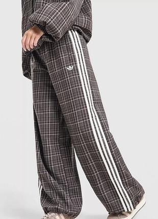 Штани адідас в клітинку adidas originals 3-stripes check tailored