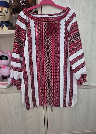 Вишиванка для дівчинки біла з червоним візерунком