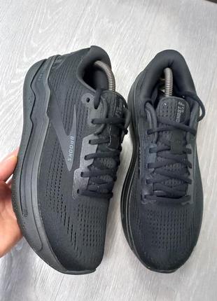 Фирменные кроссовки brooks
