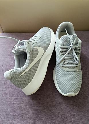 Кросівки чоловічі nike tanjun сірі, розмір 42.5