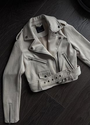 Куртка жіноча bershka косуха замшева бежева xs-s