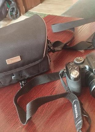 Продаю фотоапарат за ціною 4500 як новий,в комплекті акамуляторні батарейки ,сумка для фотоапарата,та зарядне для акамуляторних батарейок  0681303279