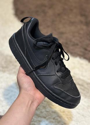 Оригінальні кросівки nike court 38 розмір (24см) б/в