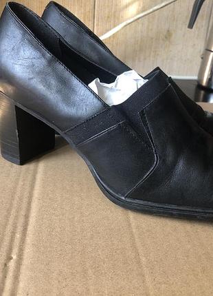 Туфлі жіночі clark’s чорні шкіряні 4к