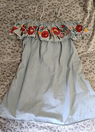 Коротка жіноча сукня з вишивкою, блакитна, джинсова