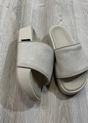 Жіночі шльопанці adidas y3