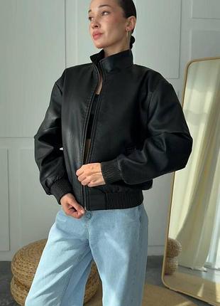 Женский бомбер из экокожи на подкладке - oversize m