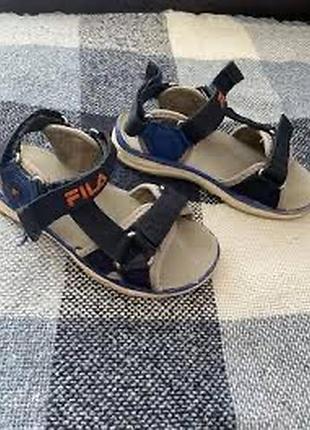 Дитячі спортивні босоніжки fila синього кольору із текстильними ремінцями на липучках та помаранчевим логотипом бренду 26 р.
