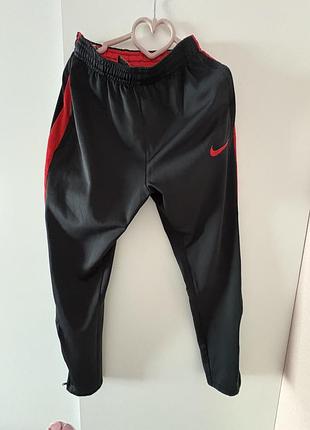 Спортивні штани чоловічі nike чорні з червоними вставками