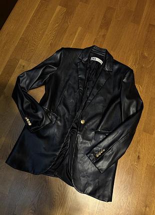Піджак жіночий zara чорний зі штучної шкіри