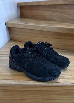 New balance термо кросівки
