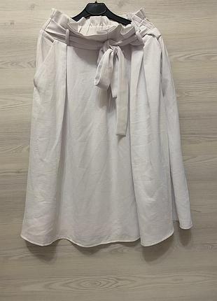 Біла спідниця міді lipar з поясом (розмір 46 / m-l)