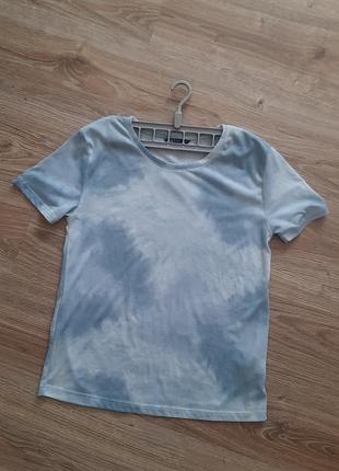 Футболка женская m&amp;s collection цвета бело-голубого (tie-dye)