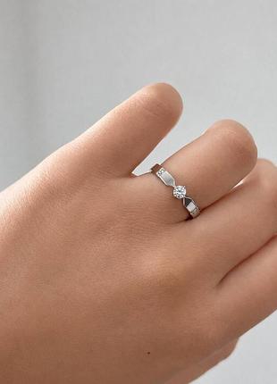 Серебряное кольцо женское с фианитами