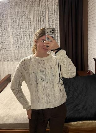 Светр жіночий в'язаний білий