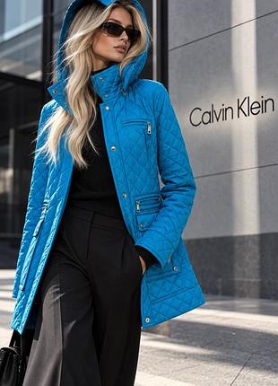 Calvin klein — подовжена стьобана куртка з капюшоном