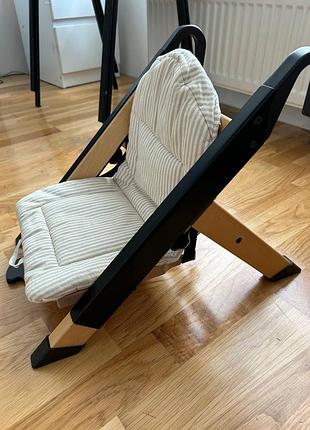 Портативный стул для кормления stokke