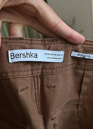 Карамельні брюки карго від bershka 8