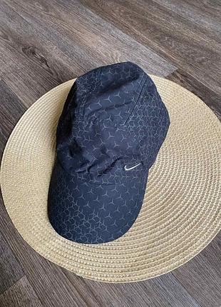 Ексклюзивна кепка зі сріблястим логотипом one size
