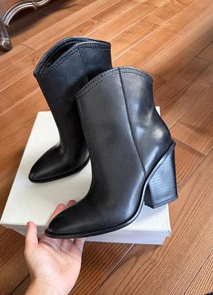 Шкіряні козачки zara