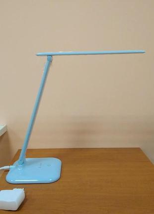 Светодиодная настольная лампа с регуляцией яркости света