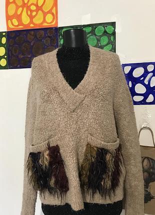 Светр від бренду zara з накладними карманами зі штучним хутром