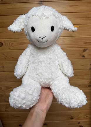 М'яка іграшка ягня фуззіз серії soft cuddly friends steiff 36 см
