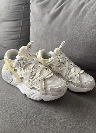 Кросівки жіночі nike білі