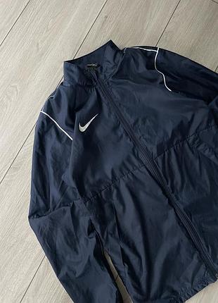 Вєтровка nike 4