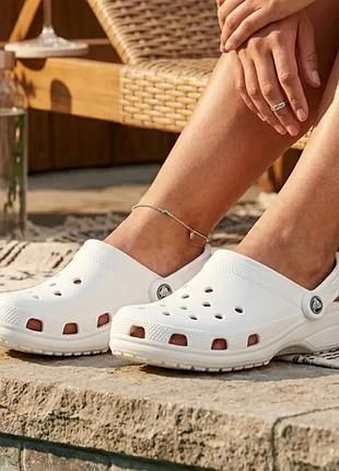Оригінальні сабо crocs classic clog у білому кольорі (код моделі 10001-100)