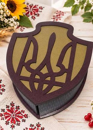 Патриотическая коробка упаковка в виде щита "тризуб"