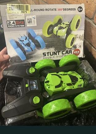 Продаю крутой радиоуправляемый внедорожник-акробат stunt car 4x4