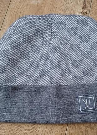 Шапка louis vuitton.