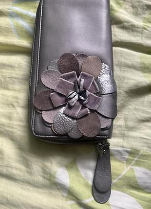 Гаманець-клатч radley london сірий з квіткою