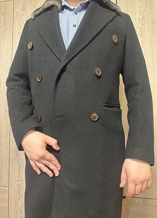 Шерстое пальто enrico marinelli в коллаборации с giovane g. designers