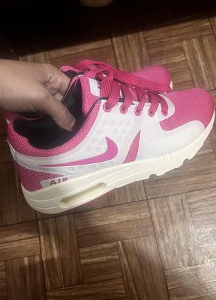 Кросівки жіночі nike рожеві, білі, довжина устілки 24 см