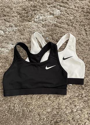Топ жіночий спортивний nike в білому та чорному кольорах, розмір s
