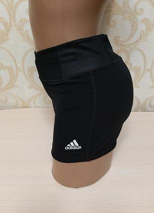 Короткие спортивные шорты велосипедки adidas supernova