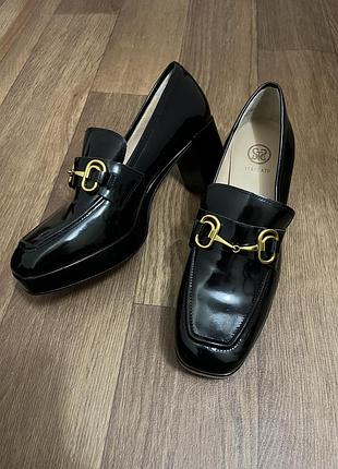 Шкіряні, лакові туфлі staccato