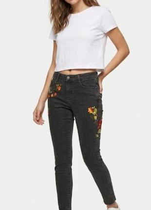 Чорні джинси скіні zara з квітковою вишивкою (розмір 38 / s)