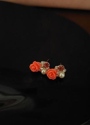 Сережки троянди