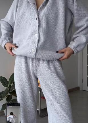Жіночий зимовий спортивний костюм сірий