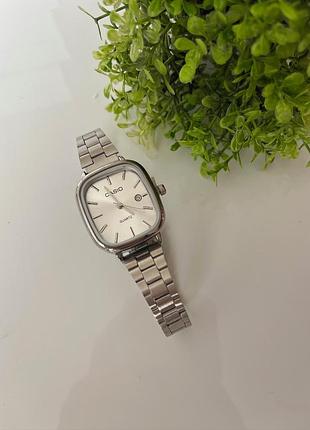 Женские часы casio — классический аналоговый, серебристый, прямоугольный корпус, дата