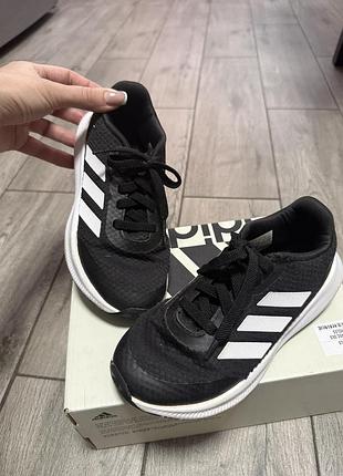 Кросівки для дітей adidas чорні, розмір 29, довжина устілки 17,5 см