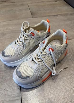 Нові жіночі кросівки 36 розмір (стелька23,5)