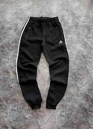 Чоловічі зимові спортивні штани adidas чорні з лампасами на флісі адідас xxl (bon)