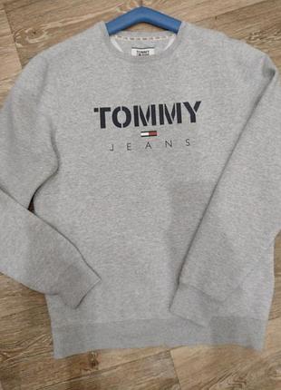 Мужская толстовка, известный бренд Tommy hilfiger,размер указан s теплый изнутри флис, плотный катон.