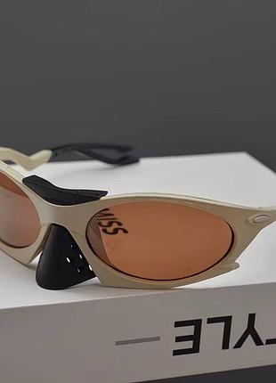 Сонцезахисні окуляри унісекс oakley бежеві