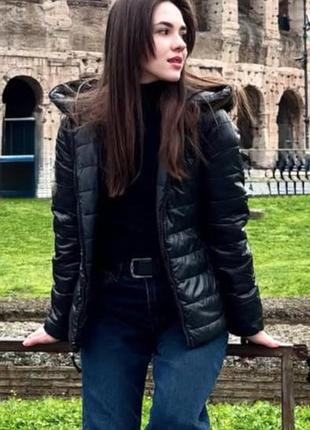 Куртка жіноча zara чорна стьобана з капюшоном